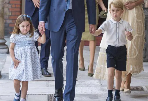 Bautizo del Príncipe Luis de Cambridge: de la ausencia de Isabel II al regalo más especial del Príncipe Harry