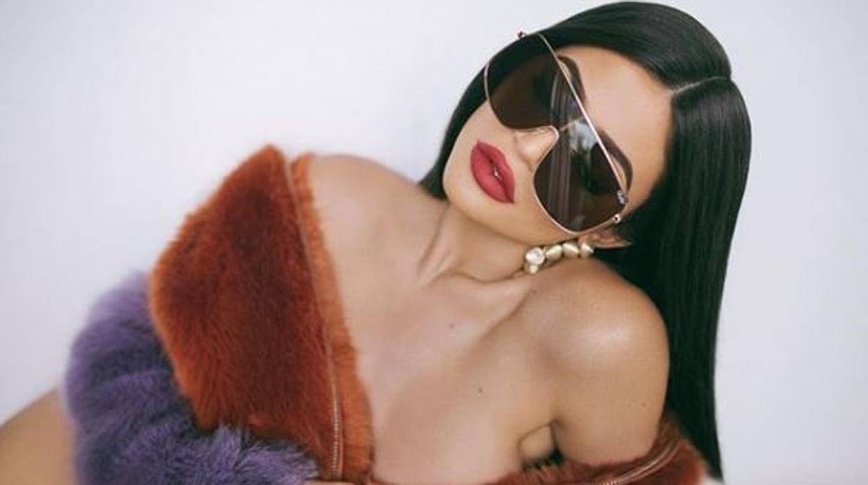 Kylie Jenner posa para Forbes