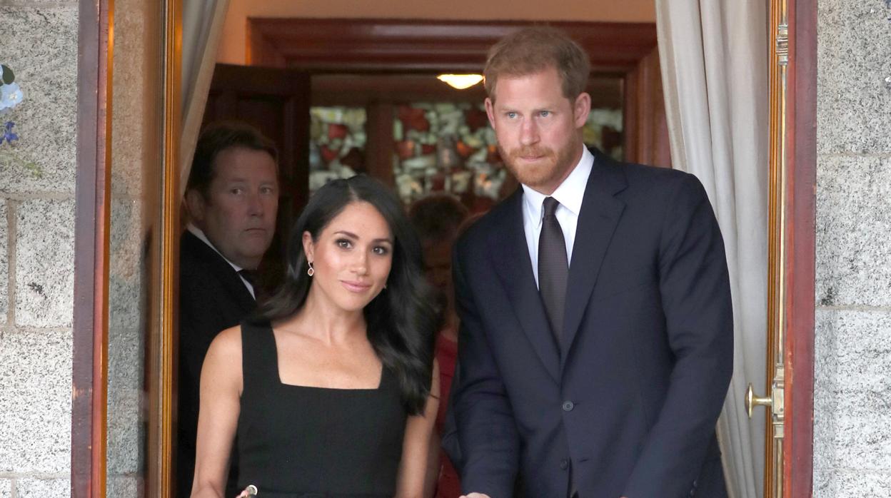 Los duques de Sussex en el evento celebrado en el jardín de la embajada británica