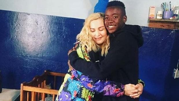 Madonna vuelve con su hijo David Banda al orfanato de Malawi donde lo adoptó