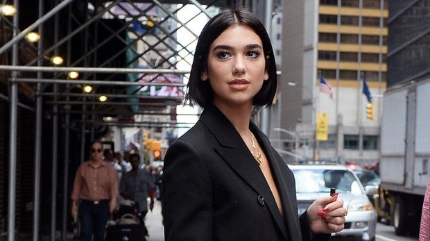 Dua Lipa, criticada tras su «peineta» a la prensa