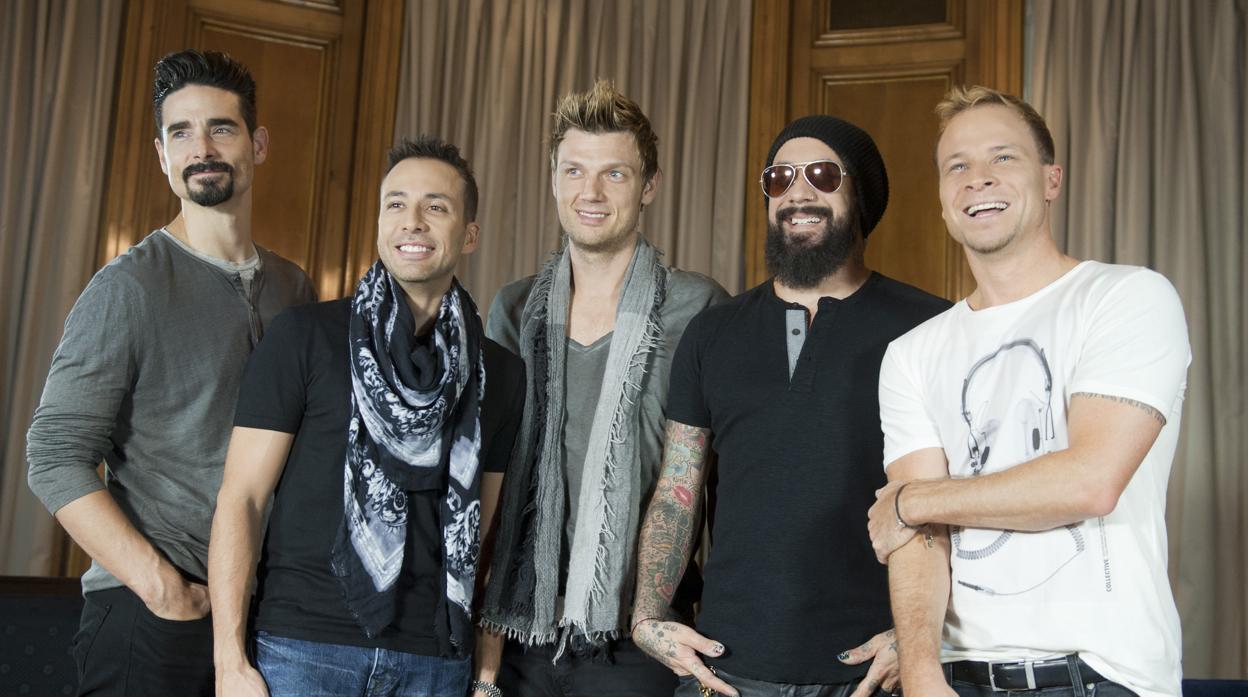 Nick Carter (centro) posa con su banda Backstreet Boys en el hotel Palace, Madrid, en 2013