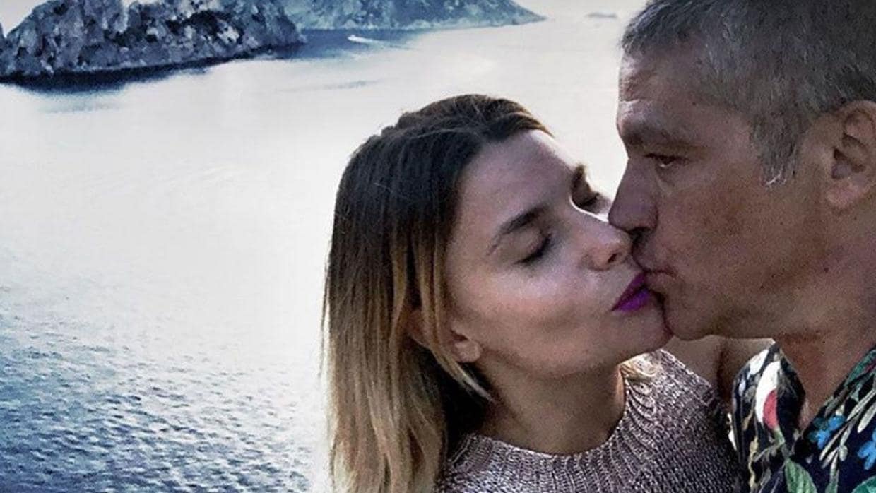Gustavo González y María Lapiedra, románticas vacaciones en Ibiza