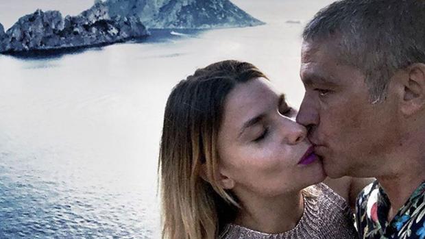 Gustavo González y María Lapiedra, románticas vacaciones en Ibiza