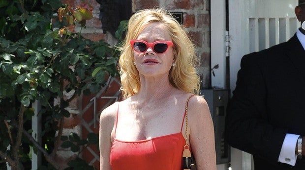 Melanie Griffith muestra el efecto del cáncer de piel en su nariz