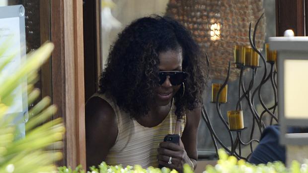 Michelle Obama huye de los 'paparazzi' en Mallorca