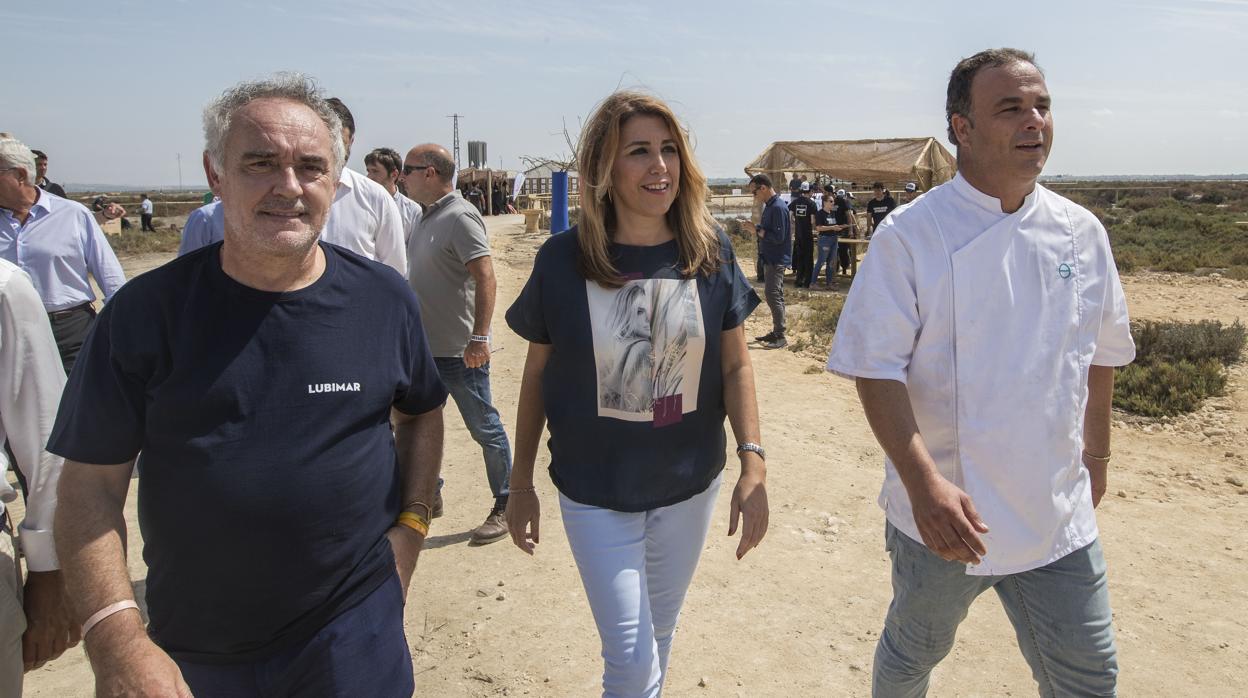 León con Ferrán Adriá y Susana Díaz, presidenta de la Junta de Andalucía.