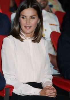 La Reina Letizia viste de Karl Lagerfeld en una de sus citas más importantes