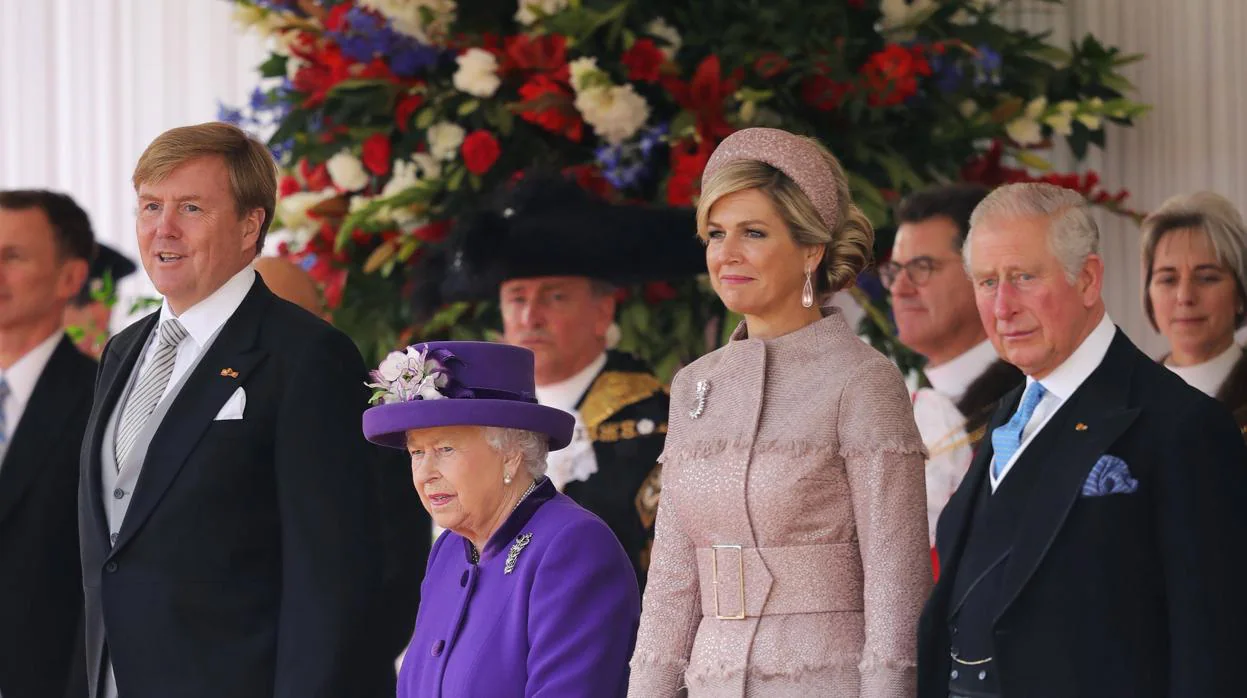 El Rey Guillermo, la Reina Isabel II, Máxima de Holanda y el Príncipe Carlos
