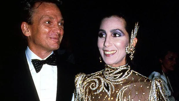 El vestuario más extravagane de Cher sale a subasta