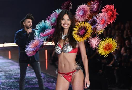 Lily Aldridge con el «Fantasy Bra» en 2015