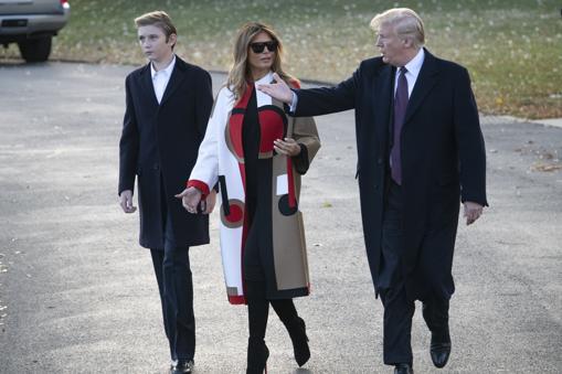 El impresionante cambio físico de Barron Trump en tres meses