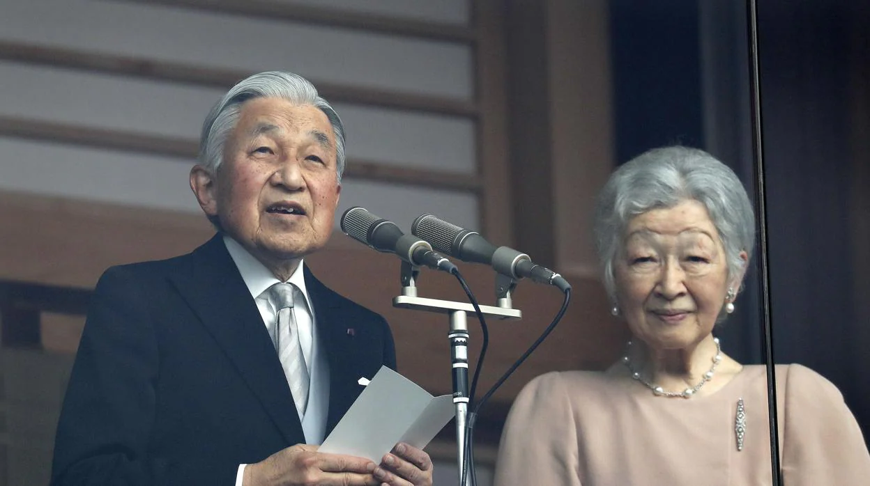 Akihito y la emperatriz Michiko