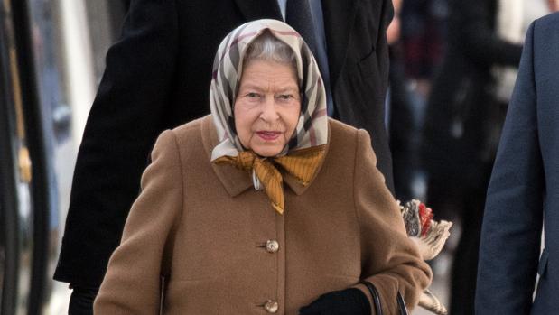 La Reina Isabel cuelga en Sandringham el cartel de «completo» por Navidad