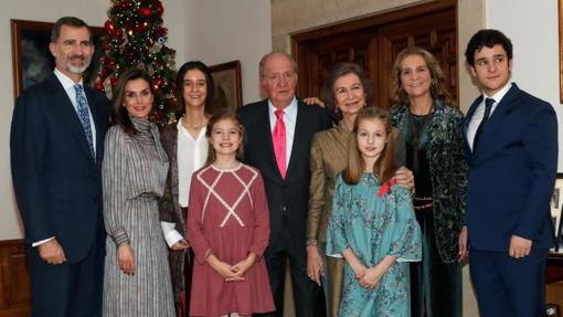 El Rey Juan Carlos rodeado de su familia