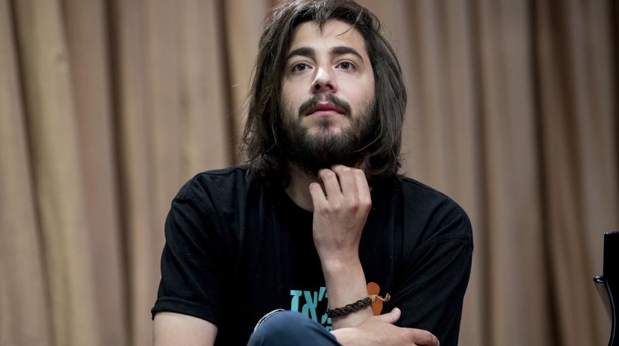 Salvador Sobral se casa por sorpresa con la actriz francesa Jenna Thiam