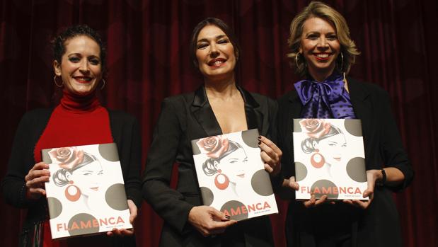 Emoción y recuerdos en la presentación de «Flamenca», el libro Raquel Revuelta