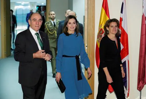 Doña Letizia con Ignacio Galán, presidente de Iberdrola, y la ministra Teresa Ribera