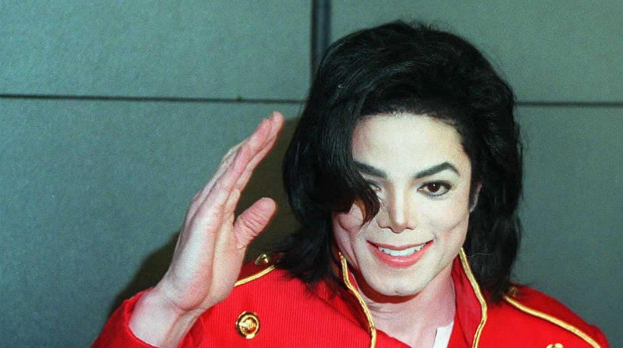 Michael Jackson durante una rueda de prensa en el año 1996