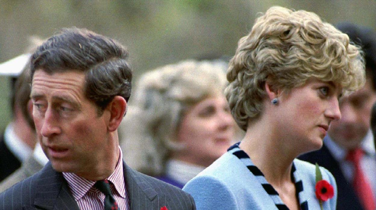El Príncipe Carlos junto a Diana de Gales