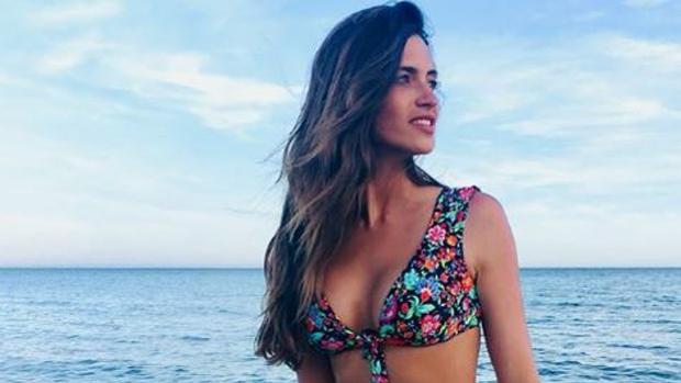 Sara Carbonero, objeto de críticas por su primera foto en bikini de la temporada