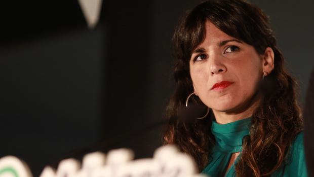 Teresa Rodríguez, la líder de Podemos en Andalucía, da a luz a una niña, Aurora