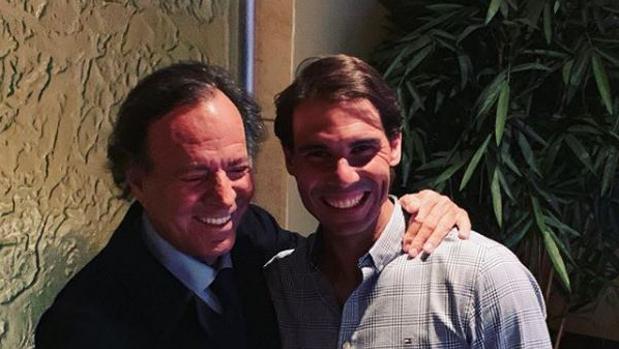 Julio Iglesias muestra su mejor cara junto a Rafa Nadal