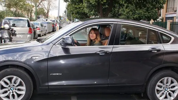 Chabelita acude a «la autoescuela de los famosos» para recuperar su carnet de conducir