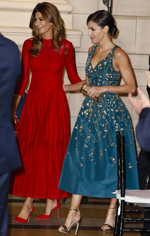 La Reina Letizia eclipsa a Juliana Awada en la cena de gala con los Macri