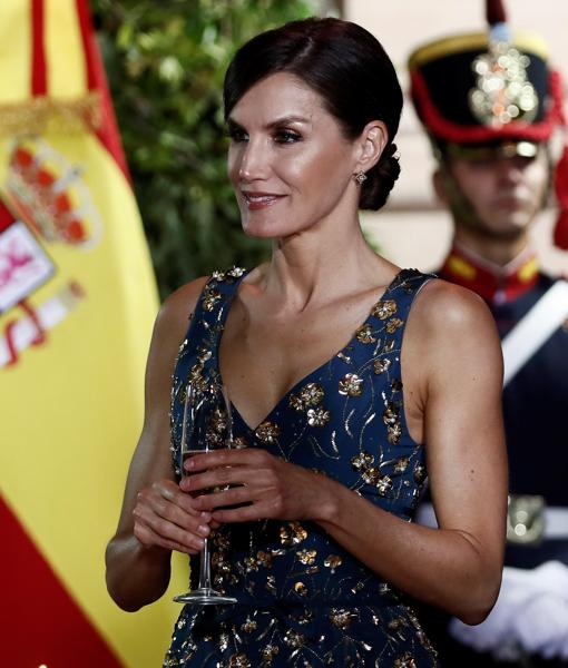 Todas las claves del guardarropa de la Reina en Argentina