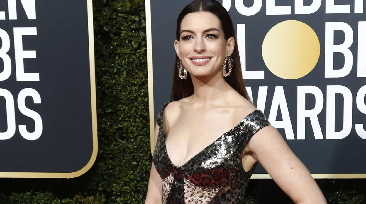 anne hathaway globos de oro 2023