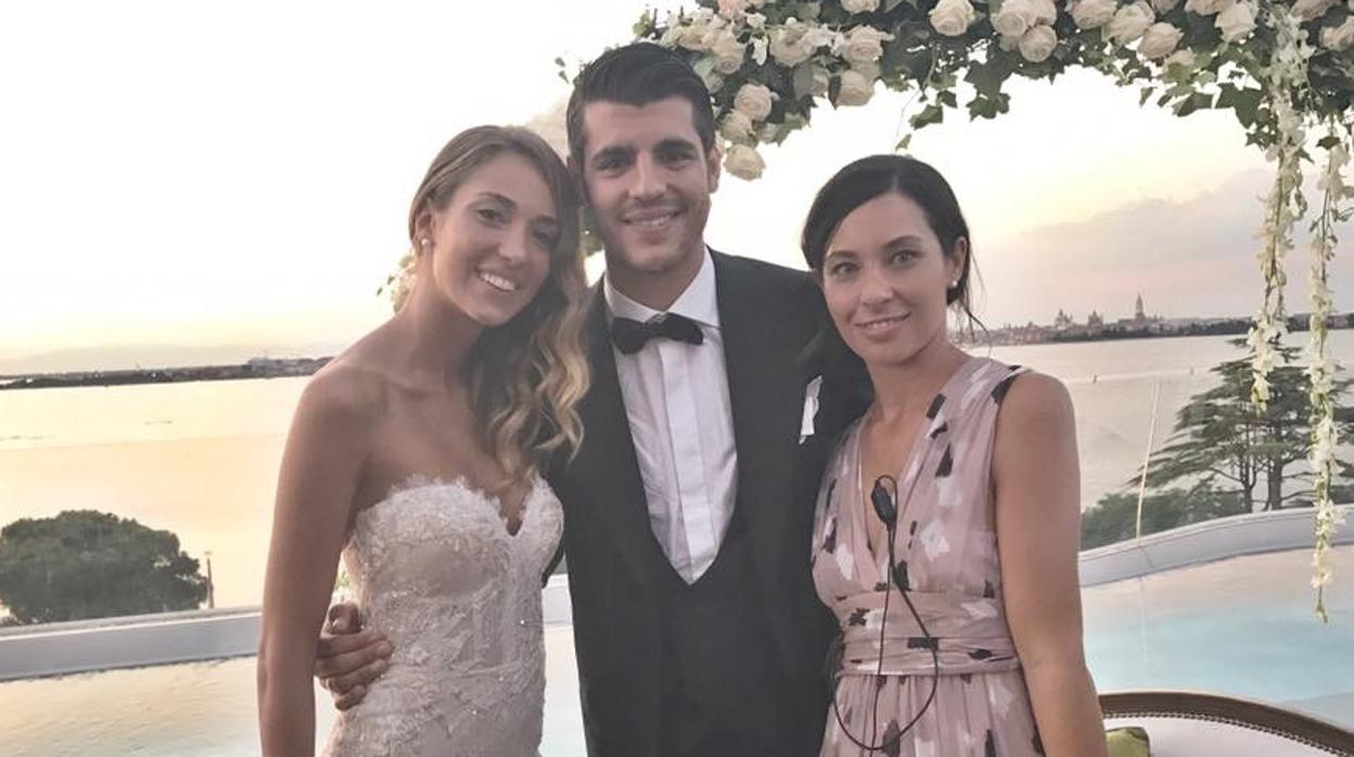 Alice Campello y Álvaro Morata, junto a Eleonora Rioda, el día de su boda