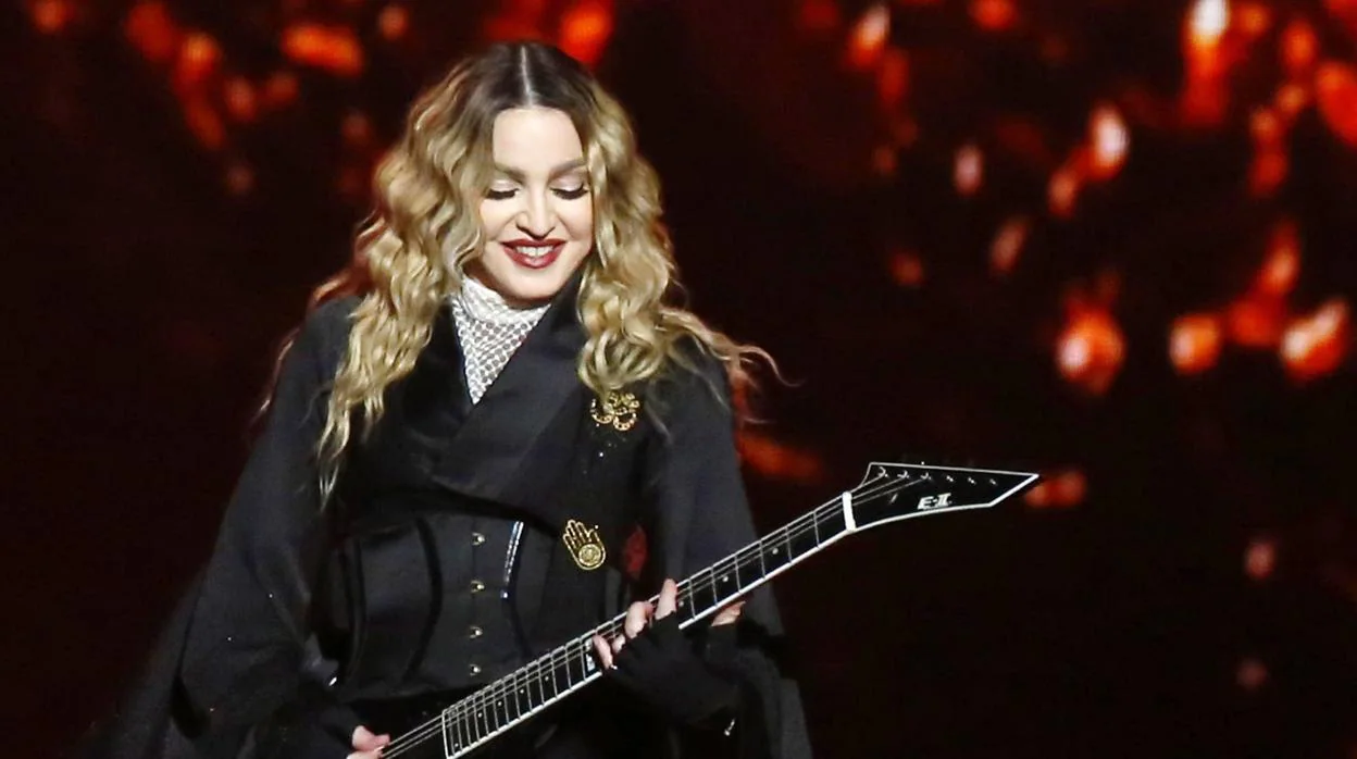 La cantante estadounidense Madonna durante un concierto de su tour «Rebel Hart»