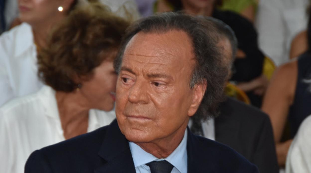 Julio Iglesias reaparece en México con Peña Nieto