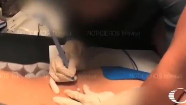 Un vídeo revela cómo era el ritual de iniciación de la secta sexual Nxivm