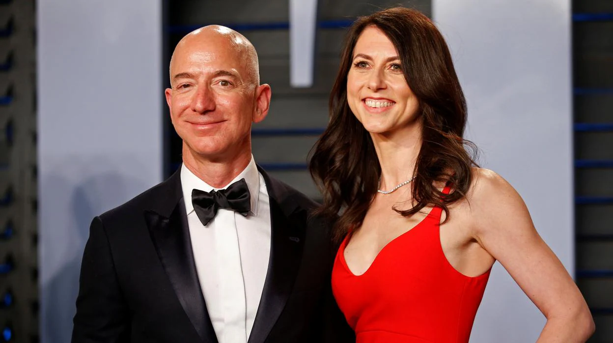 Jeff Bezos junto a su exmujer, MacKenzie