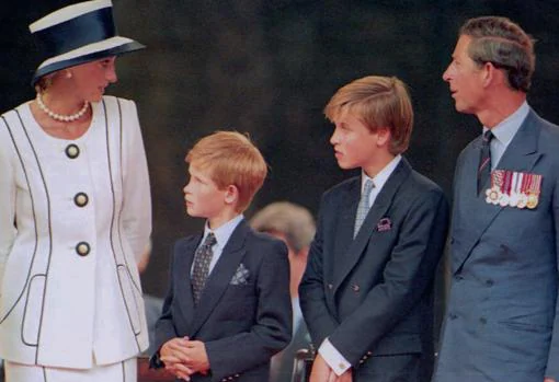Diana de Gales junto al Príncipe Carlos y sus hijos Harry y Guillermo