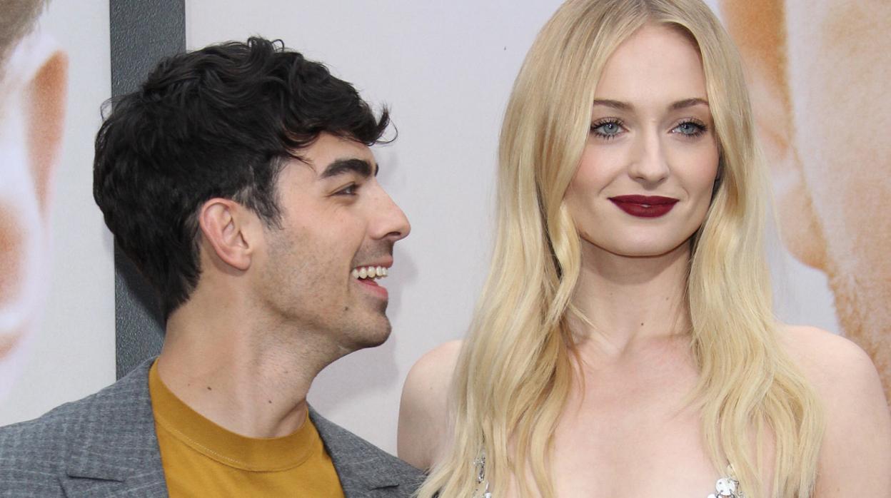 Joe Jonas y Sophie Turner en el estreno del documental "Chasing Happiness"