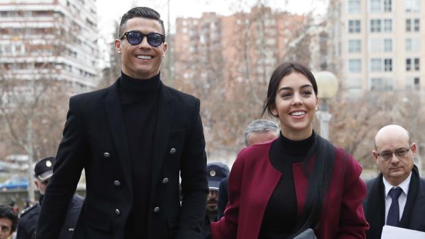 Cristiano Ronaldo y Georgina, lujo y exclusividad en Grecia por 8.000 euros la noche