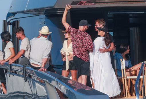 El fiestón de Elsa Pataky y Chris Hemsworth a bordo de un yate en Ibiza