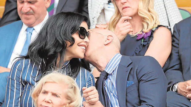 Jeff Bezos da rienda suelta en público a su amor por Lauren Sanchez