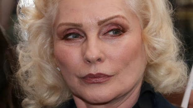 Debbie Harry, la cantante de Blondie, confiesa que fue violada en presencia de su novio