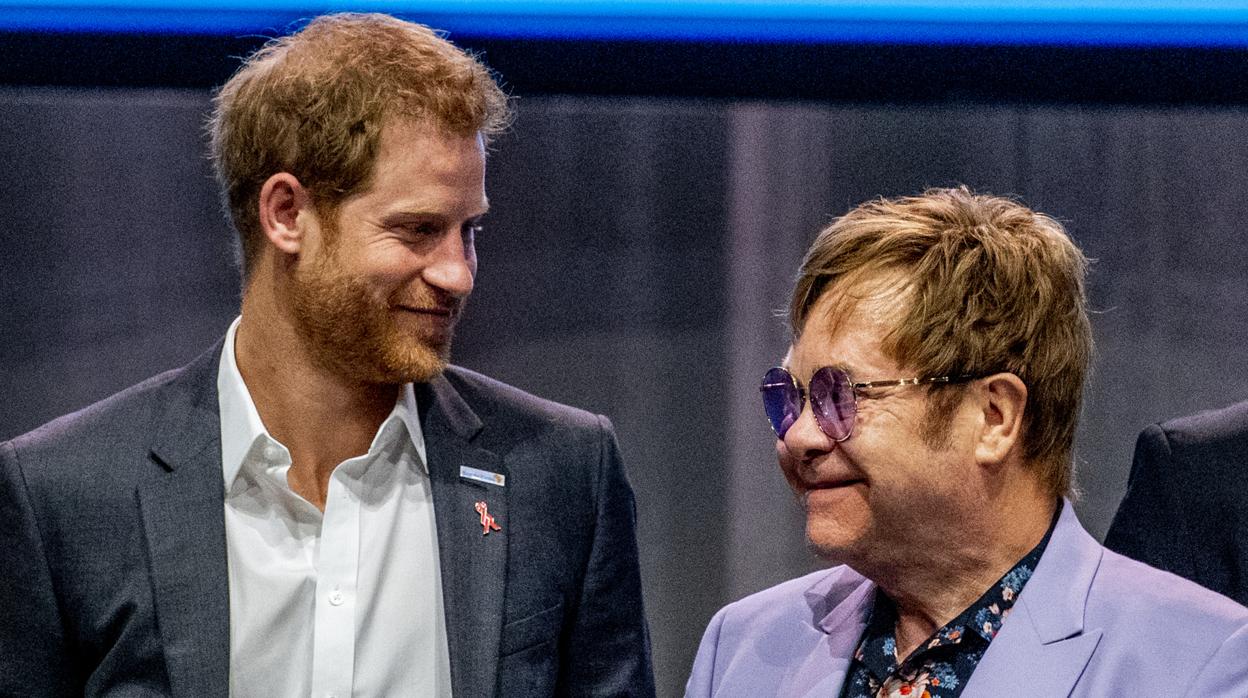 El Príncipe Harry y Elton John