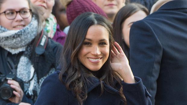 Meghan Markle capea el temporal con un tierno vídeo de su debut como diseñadora por una buena causa