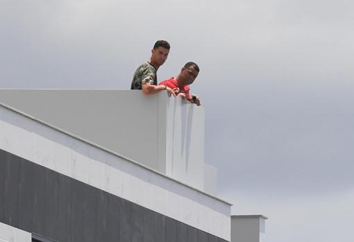 CR7 en la azotea de su nuevo edificio