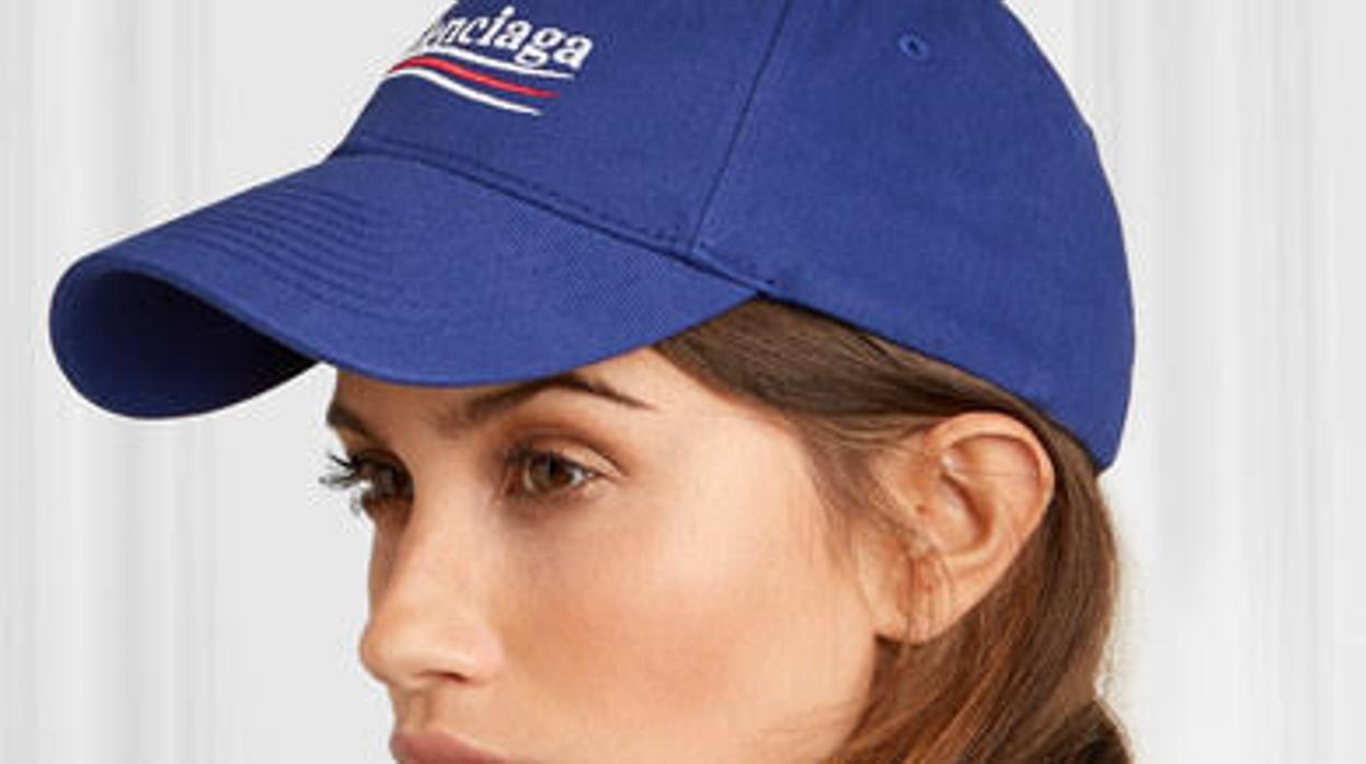 Gorra de Balenciaga, en Net-a-Porter