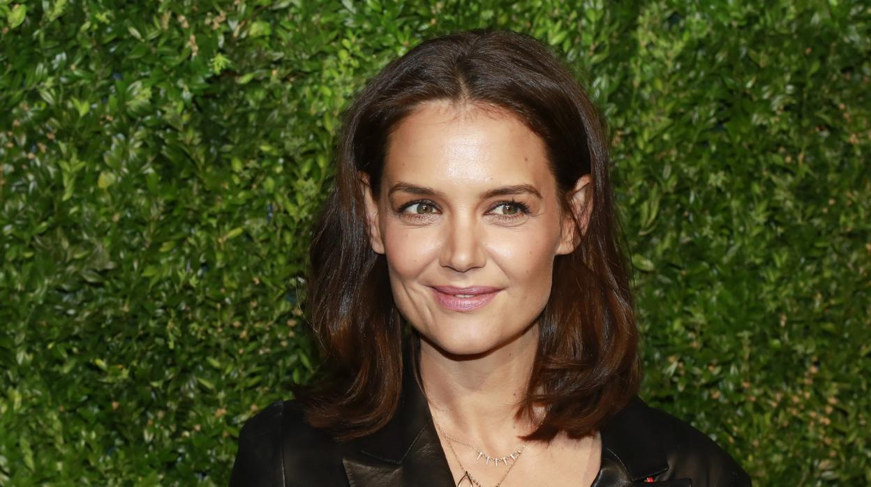 El «descuido» de Katie Holmes que deja al descubierto un carísimo sujetador de cashmere