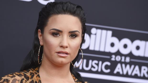 Demi Lovato posa luciendo sin complejos su celulitis