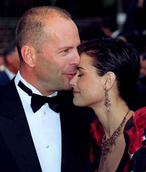 En 1987, Moore se casó con su segundo esposo, Bruce Willis. Tienen tres hijas