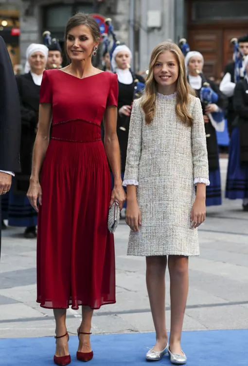 Todo al rojo: el vestido de la Reina Letizia en los Premios Princesa de Asturias